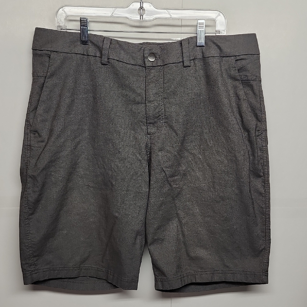 Lululemon mens gray minimalist 4 pocket zipper button shorts. Casual Beach Party